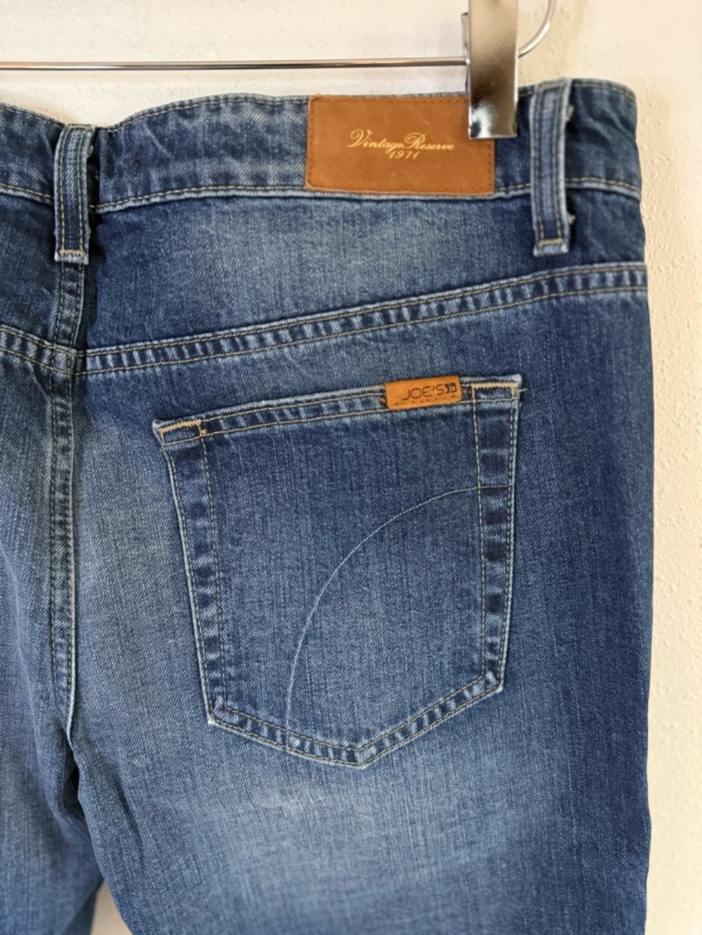 Joe’s Jeans Distressed Straight Leg Denim W29 Medium Wash Ripped Knee - Picture 4 of 7